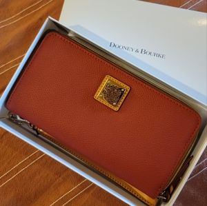 Dooney & Bourke wallet